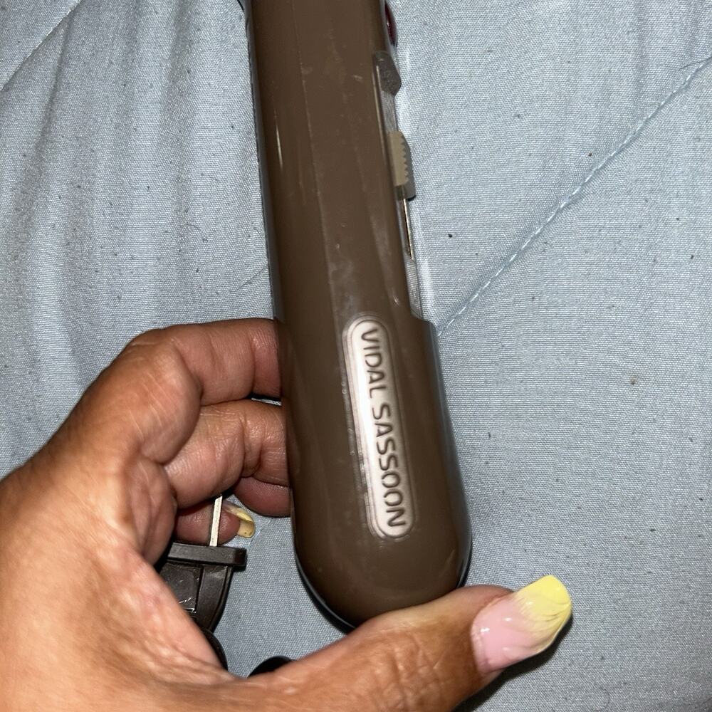 Vidal Sassoon Curling Iron Model VS-120 3/8 Inch with 2 Heat Settings